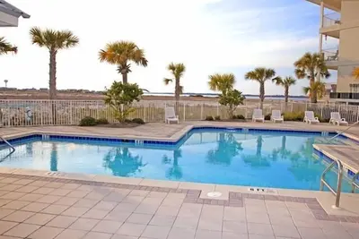 Image de RÉSERVER Maintenant Pour Le Printemps Et L'ÉTÉ! Meilleurs Tarifs 3 Br / 2 Ba w / 3 lits Queen!