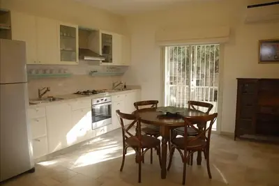 Image de Superbe 2 Chambre casher Apt. dans Nachlaot, adjacent à la ville