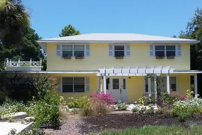 Image de Lemoness - 4 chambres, 3 salles de bains, piscine chauffée, 1\/2 mile de Manasota Key Beach!