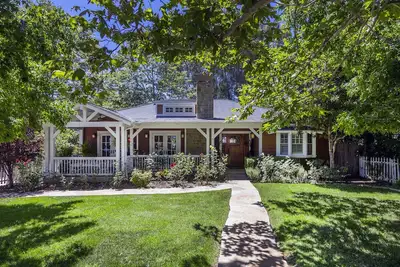 Image de Santa Barbara Superbe maison de famille Craftsman avec piscine privée