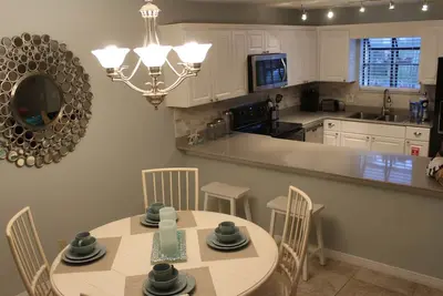 Image de Maison de ville Destin récemment rénovée. Réduction pour séjour prolongé oct-déc