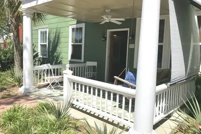 Image de Downtown Ocean Springs dans le milieu de tout cela!