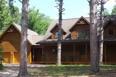 Image de Maison De Luxe En Bois Avec Quai PRIVÉ Sur La CHAÎNE.