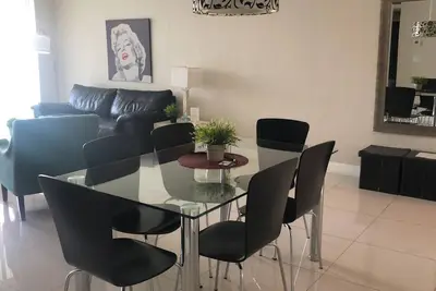 Image de Magnifiquement rénové une chambre / une salle de bain en bord de mer