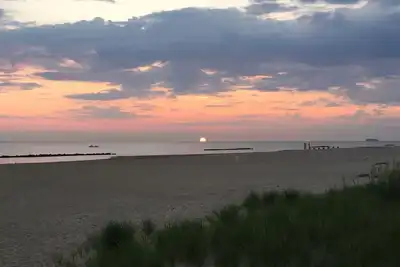 Image de Vivez la \"Vie sur une barre de sable\" dans un bungalow en bord de mer!