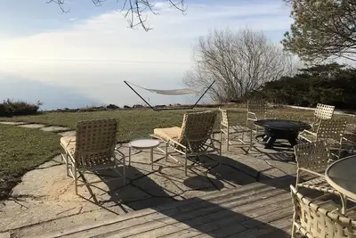 Image de Belle maison rénovée face au front de plage du lac Michigan en milieu rural