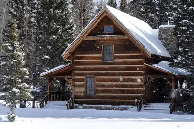 Image de Michael Martin Murphey Cabin, America's Cowboy Singer / Songwriter Getaway Cabin