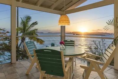 Image de Votre propre villa face à la plage-pas un condo, à seulement 2 pâtés de maisons de la ville, louer une ou deux chambres à coucher