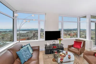 Image de Sub Penthouse - Era Building - 30 Night Min - Parking gratuit et WiFi - Centre-ville