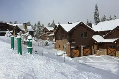 Image de 4br de luxe, près de l'ascenseur de bûcheron, Ranch Lewis exclusif, bain à remous