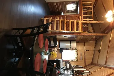 Image de Beau chalet rustique isolée à quelques minutes de veille de Rocky Top Winery.