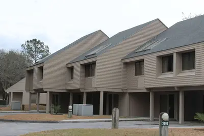 Image de Maison de ville avec 3 chambres, 2 1\/2 salles de bain parfaites pour vos prochaines vacances!