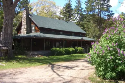 Image de Historic Lodge on Otsego Lake - Idéal pour les réunions et les vacances d'été en famille