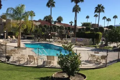 Image de Parfait Palm Springs Retreat! Très bien situé - quartier Sunrise Vista Chino