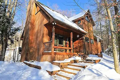 Image de Fabulous Mountainside Escape / Rippling Waters / Walk to Slope / 195 Brookside Rd.