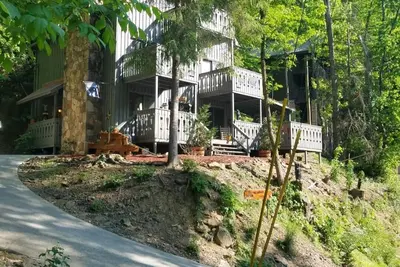 Image de Bear Walk - Près du centre-ville de Gatlinburg / Ski Lodge / Parc national