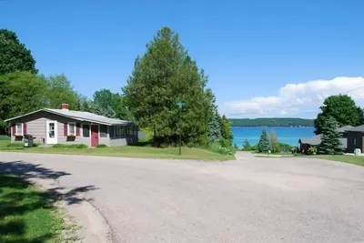 Image de Lac aux flambeaux, Michigan Cottage!