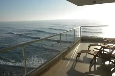 Image de Condo Oceanfront Belle Avec 750 pied carré Wrap Around Balcon