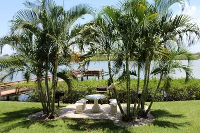 Image de Le luxe et le style de plage pittoresque entrent en collision dans le condo Sea Club Resort entièrement rénové