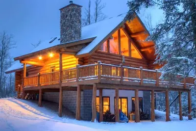Image de Peterson Bay Log Home Lodge - De grandes ouvertures de couleurs d'automne subsistent - Réservez bientôt!