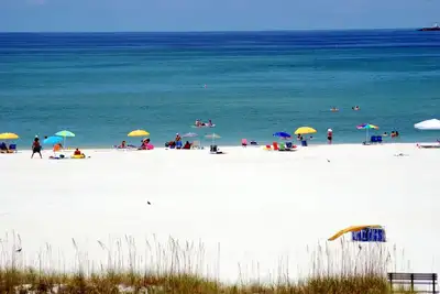 Image de Un vrai Condo Beach. La meilleure vue sur l'île au trésor. 2 Chambre 2 salles de bain.