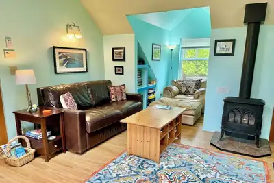 Image de Saratoga Guest Cottage. Calme et tranquille Hideaway, Mnt & Ocean View