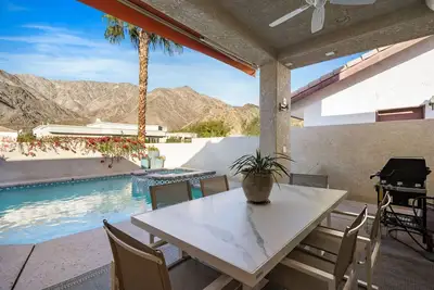 Image de Beau, tranquille La Quinta Maison avec piscine / Vues