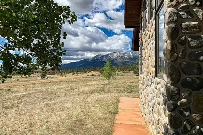 Image de Escapade paisible à la montagne, 3 salles de bain, vues spectaculaires! Du café dans le placard!