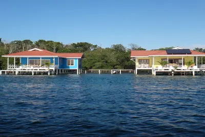 Image de Famille des vacances inoubliables au dessus de la maison de l'eau.