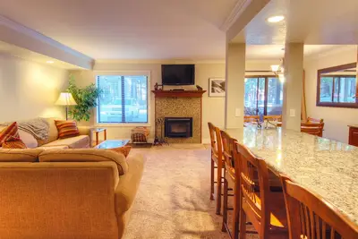 Image de Beaucoup sur 5 Étoiles Luxe 2 Chambres / 2Bath Condo chez Value prix