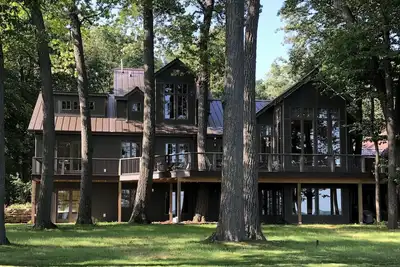 Image de Luxueuse maison face au lac. tarifs hors saison spéciaux maintenant!