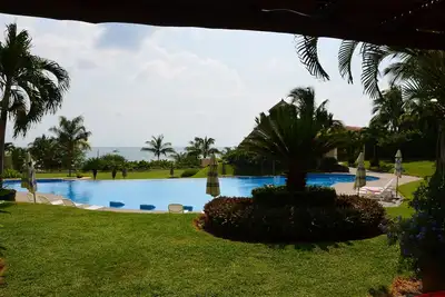 Image de Surfside et Poolside Luxury