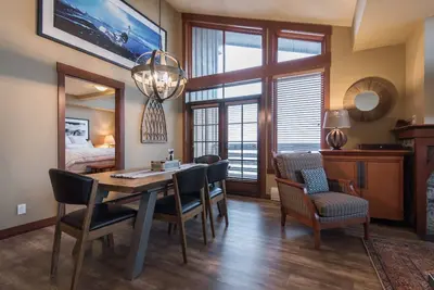 Image de Squaw Valley Village 2br Condo de luxe avec vue sur la montagne Squaw