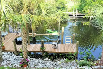 Image de Nouvelle maison sur le canal, piscine privée, belle retraite de maître, idéale pour les familles