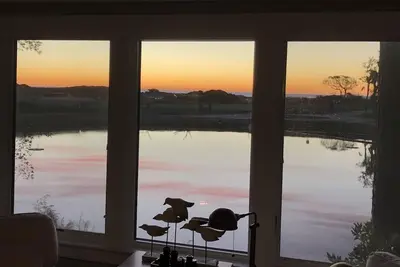 Image de Rénové 3 chambres 3 salle de bain Sparrow Pond Cottage avec véranda