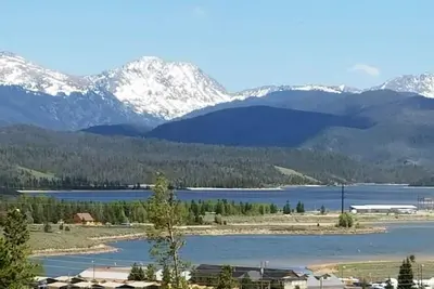 Image de Belle maison de vacances avec vue sur le lac et la montagne