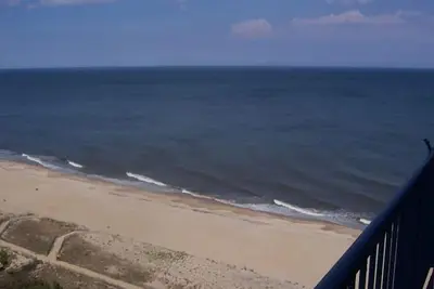 Image de Beautiful Ocean Front Condo avec vue sur la baie et l'océan
