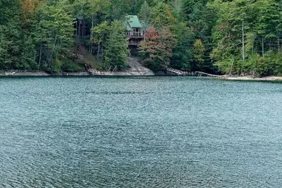 Image de Belle maison à deux étages avec quai sur le lac Glenville!