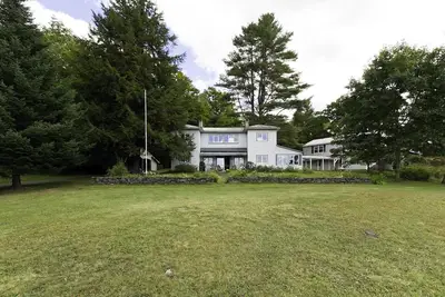 Image de Maison familiale bien-aimée près de Dartmouth College.