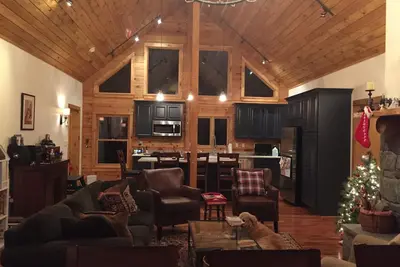 Image de Camp Edelreiss- New Luxury Log Home Niché colline au-dessus de Lake Placid
