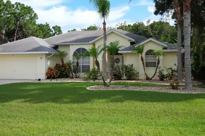 Image de Luxueuse villa privée avec piscine chauffée - Près de Beach & Golf