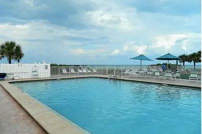 Image de Étapes de l'océan Atlantique, piscine chauffée et club-house. Village discret de charme.