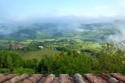 Image de Superbes vues panoramiques de la maison de luxe privée dans le centre du village médiéval