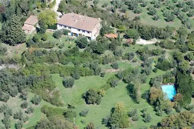 Image de Campagne de Florence fenaison récemment restaurée avec piscine
