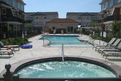 Image de Thunderbird Luxury, Beach Block, piscine, bain à remous, 4 vélos, Wii, Ps3, pour 10 personnes