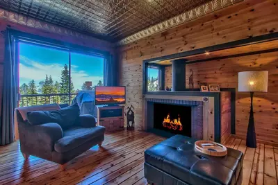 Image de # 1 Choix Des Skieurs! ÉTAPES Pour Le TÉLÉVISEUR! Hot Tub PRIVÉ, Wifi, Vues, Couchages 6