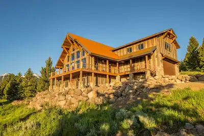 Image de * Nouvelle construction * Soaring Eagle Lodge est spacieux avec une vue imprenable