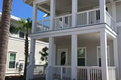 Image de Maison de luxe WaterSound Inlet Beach + voiturette de golf + kayak + pagaie + vélos sur 30a HUB30a