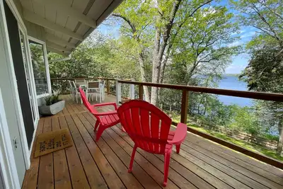 Image de Privé au bord d'un lac Vivre avec les meilleurs couchers de soleil sur le lac Green.