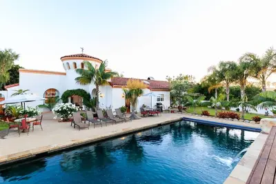 Image de Superbe domaine privé de 25 acres, avec piscine d'eau salée et spa de Santa Barbara